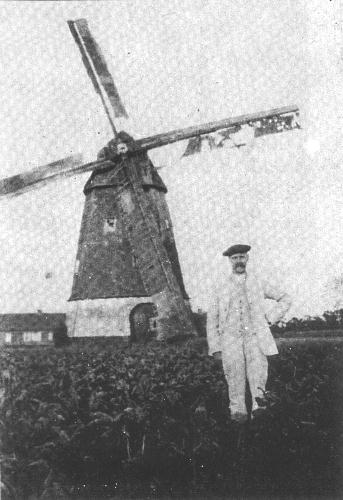 moulin+homme.jpg (48046 octets)